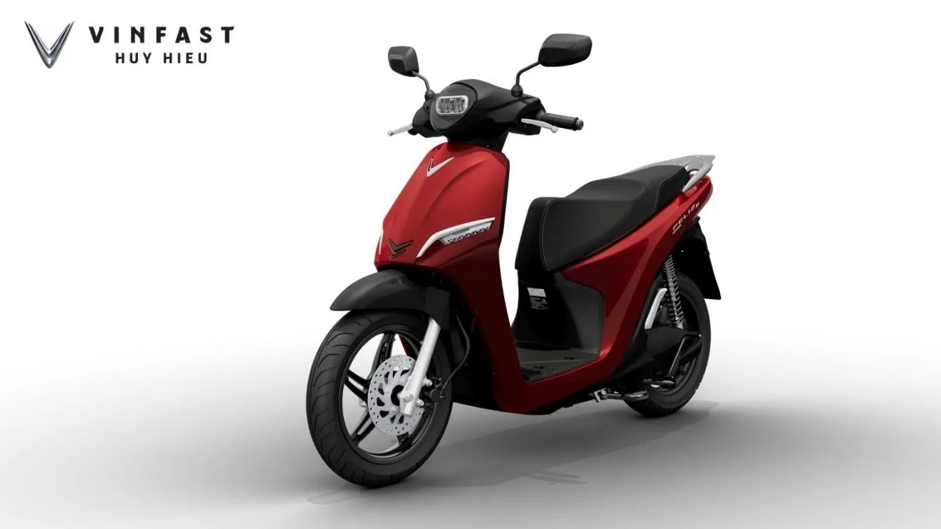 so sánh VinFast Feliz 2025 và Feliz II đổi pin – Hình ảnh xe máy điện VinFast Feliz II đổi pin 2026 màu đỏ đen thiết kế thanh lịch cho đô thị