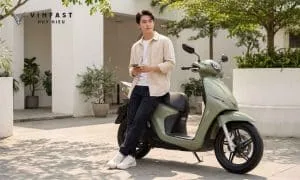 Hình ảnh VinFast Feliz 2025 với thiết kế hiện đại, yên rộng và kiểu dáng thanh lịch phù hợp cho người đi làm và di chuyển trong đô thị.