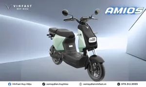 Xe máy điện VinFast Amio S nhỏ gọn có bàn đạp.